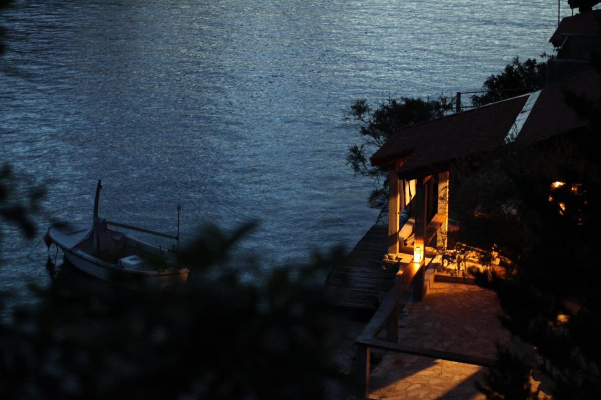 Sea Side House For Two In A Wilderness *
