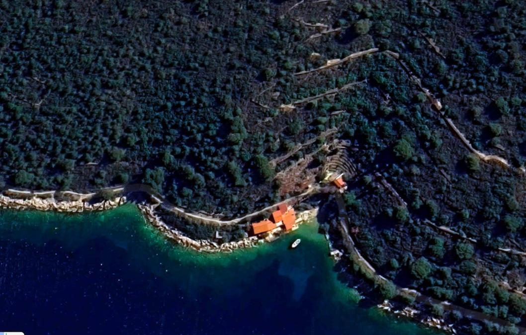 Sea Side House For Two In A Wilderness *